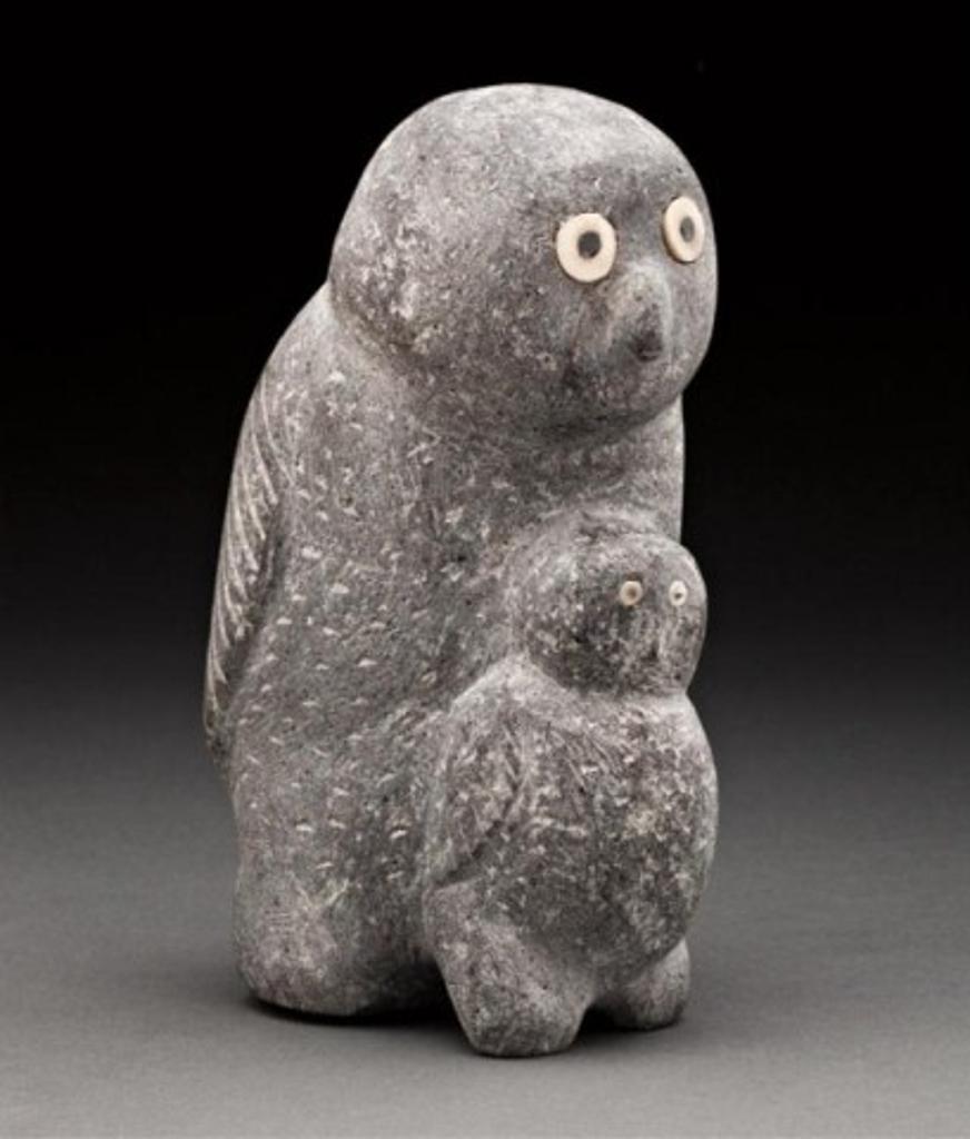Rachael Ottuk Otukpalanak (1915) - Grey stone and antler