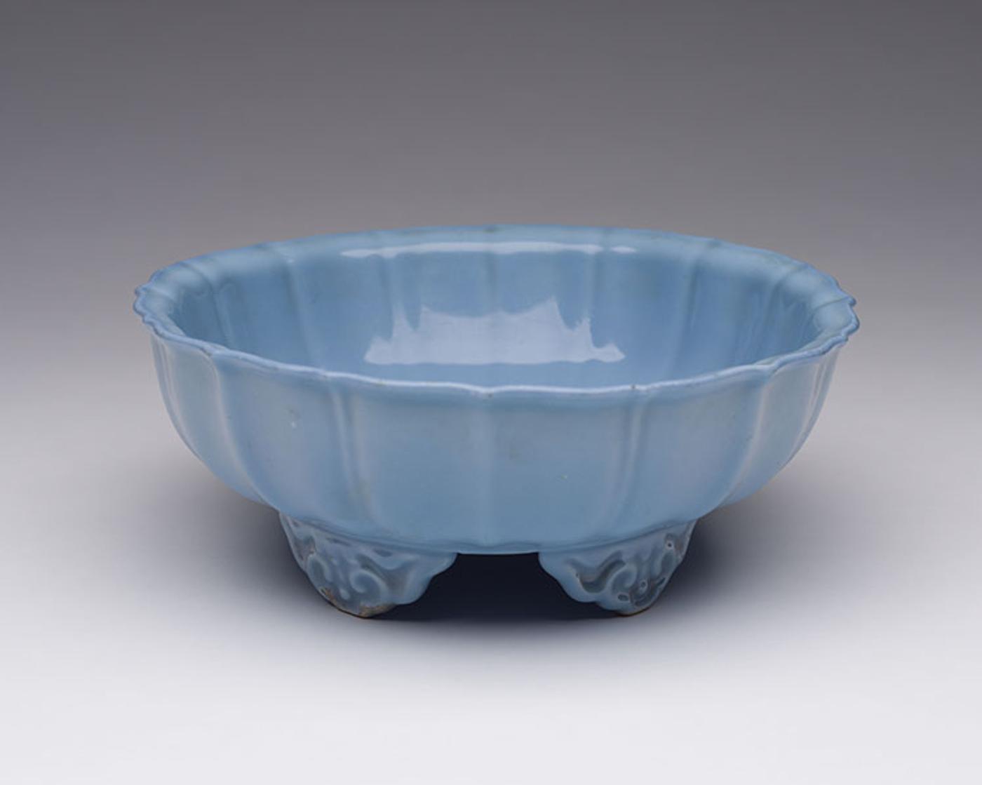 Chinese Art - A Chinese Lavender Blue Glazed Footed Narcissus Planter, Yonghzheng Mark, Republican Period