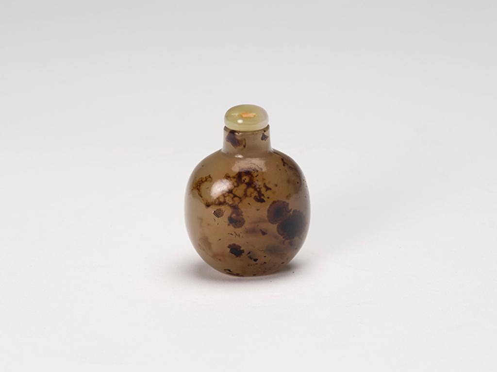 Chinese Art - A Chinese 'Silhouette' Agate Snuff Bottle, 19th Century