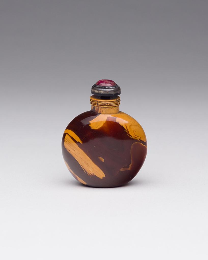 Chinese Art - A Chinese Amber Carved Snuff Bottle, 19th Century