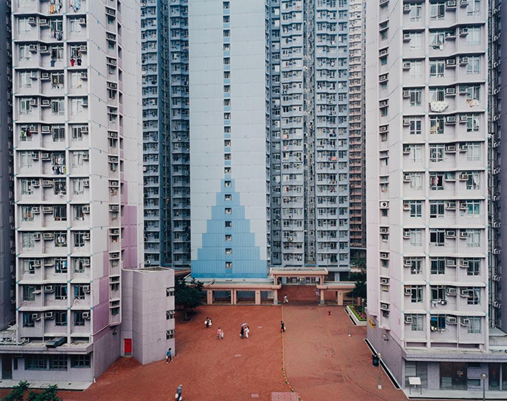 Edward Burtynsky (1955) - Urban Renewal #6, Apartment Complex, JiangjunAo, Hong Kong China 2004