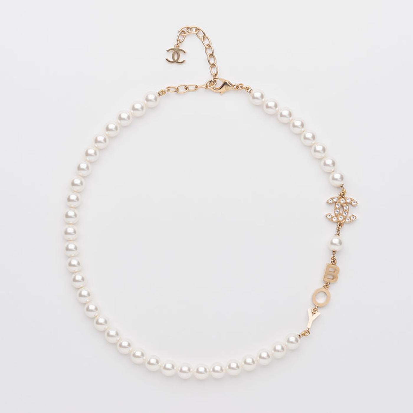 Chanel - A PEARL B.O.Y. AND CRYSTAL CC NECKLACE