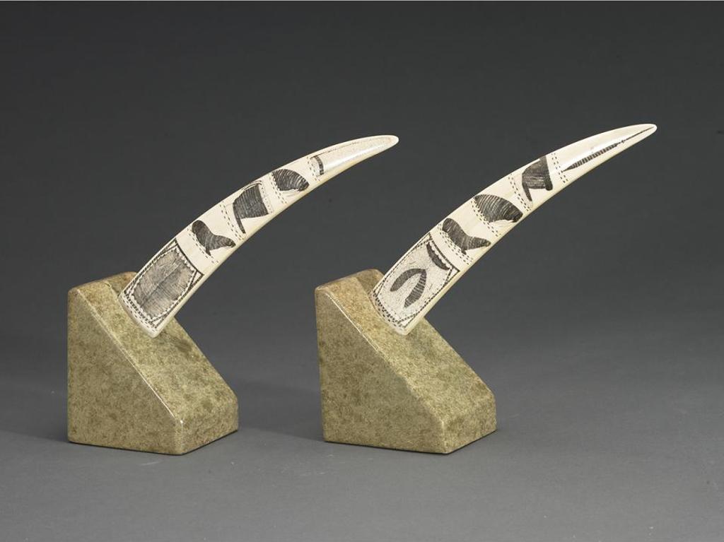 Davidee Itulu (1929-2006) - Pair Of Etched Tusk Book Ends