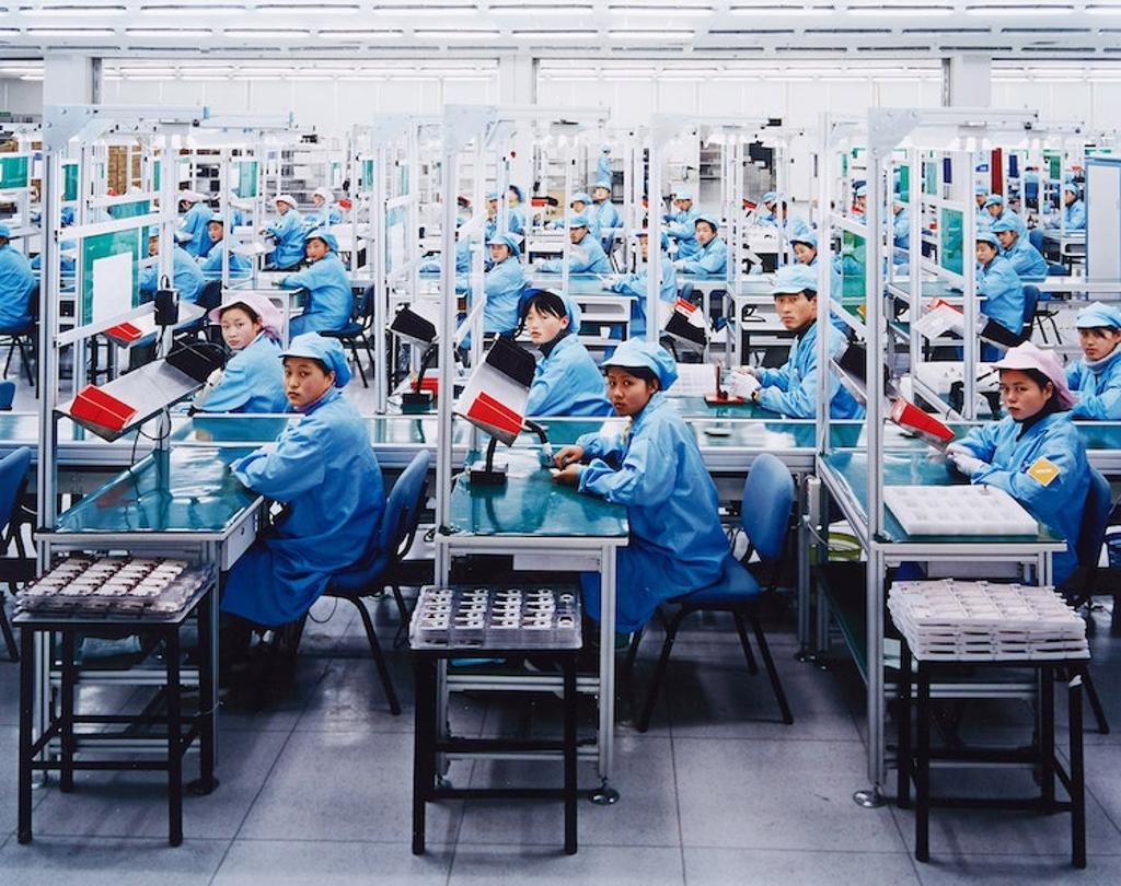 Edward Burtynsky (1955) - Manufacturing #15, Bird Mobile, Ningbo, Zhejiang Province, China, 2005
