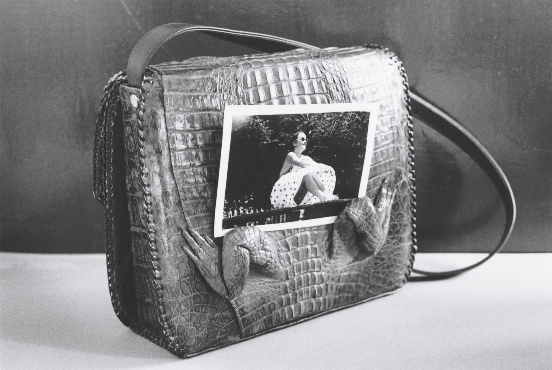 Raymonde April (1953) - Autoportrait au sac, 1977 (imprimé en 2007 / printed in 2007)