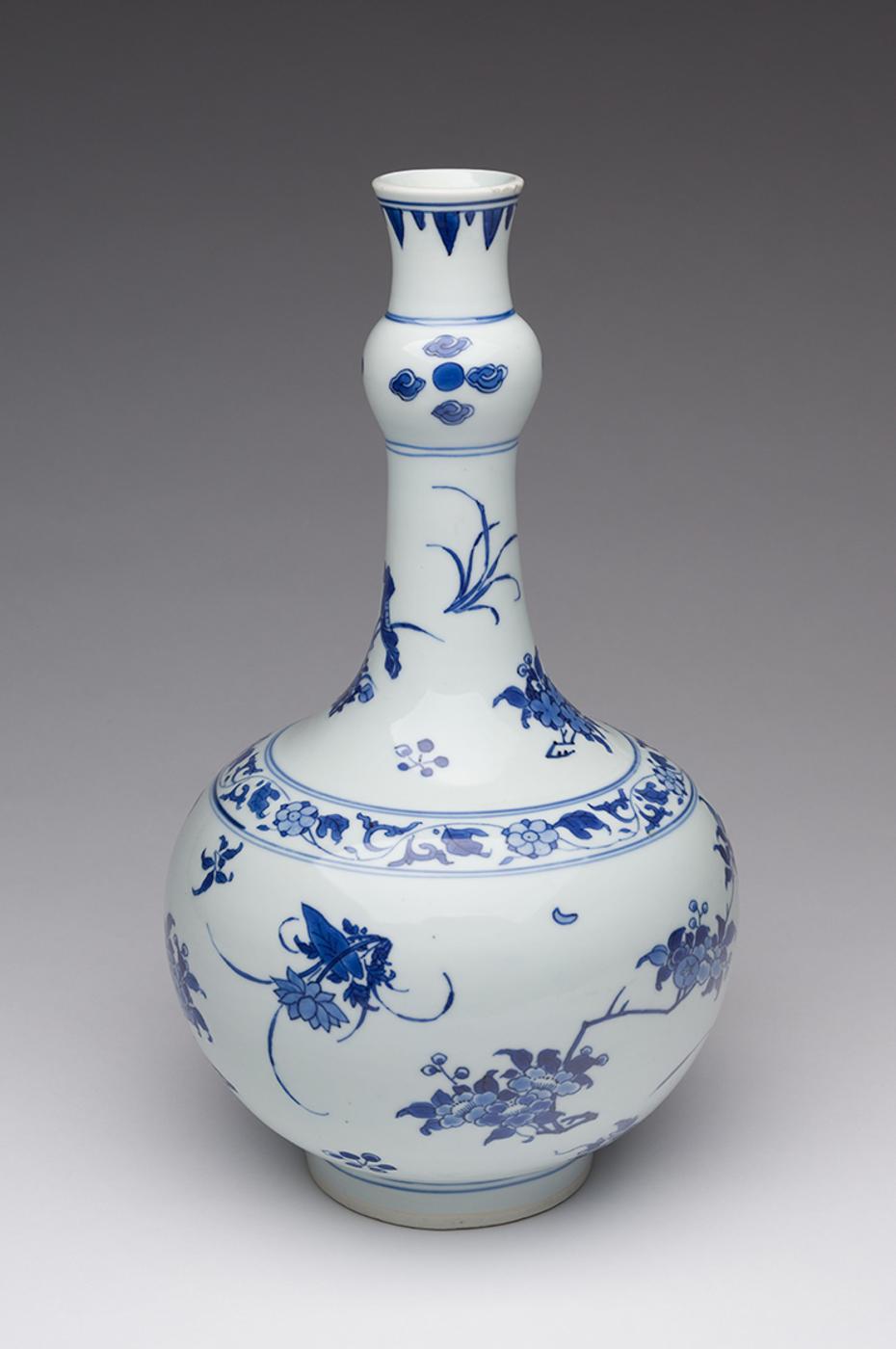 Chinese Art - A Chinese Transitional Blue and White 'Floral' Vase, Chongzhen Period, circa 1640