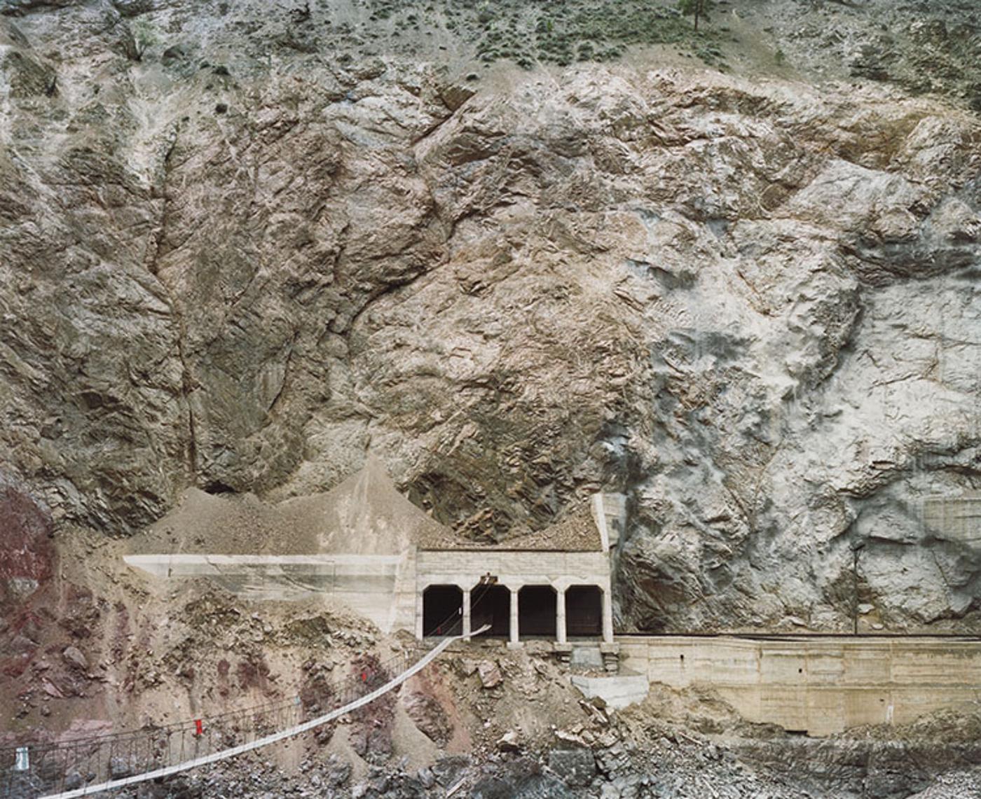 Edward Burtynsky (1955) - Railcuts #11, C.N. Track, Thompson River, British Columbia