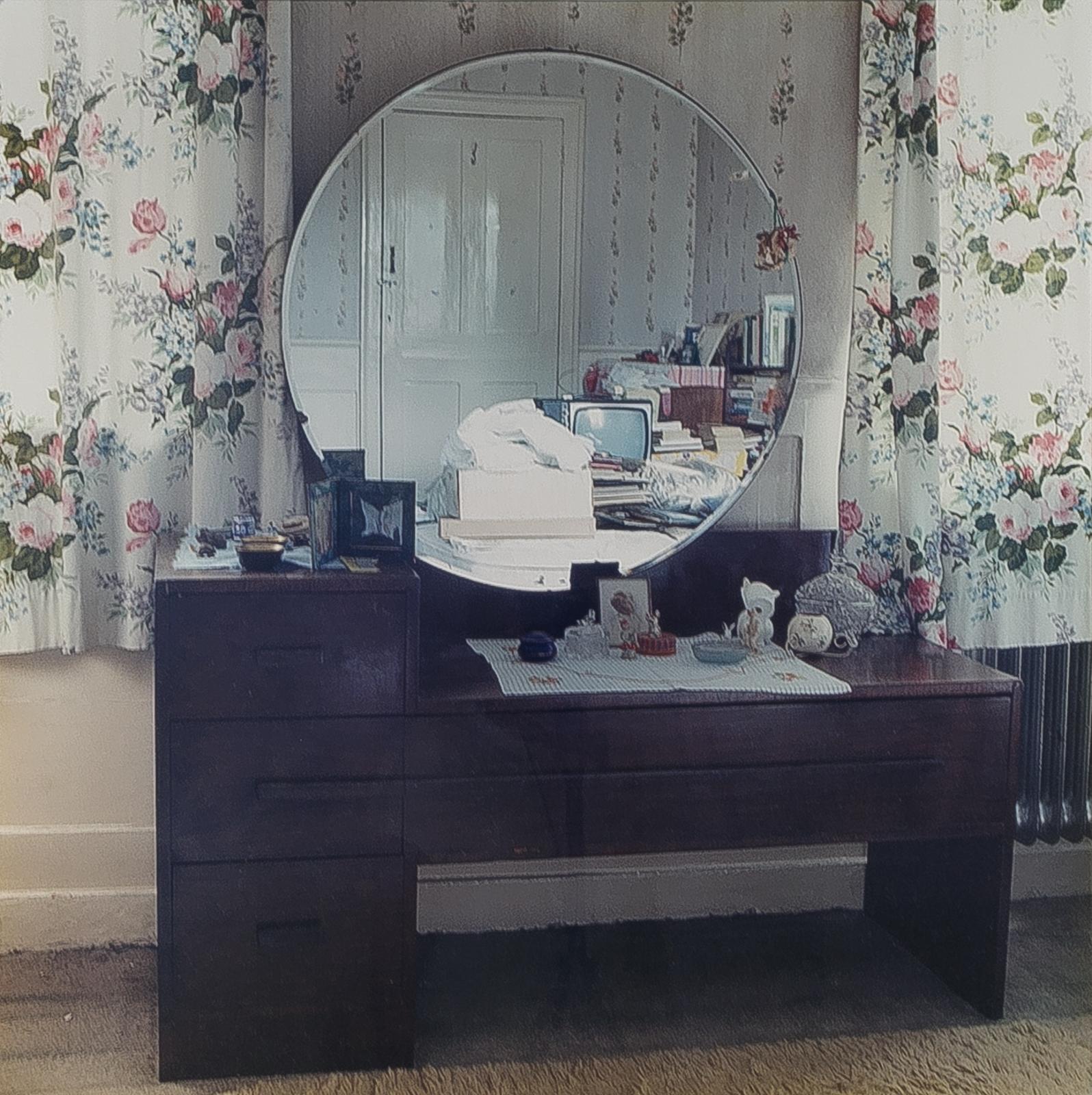 Karin Bubaš (1976) - Ivy House, Vanity