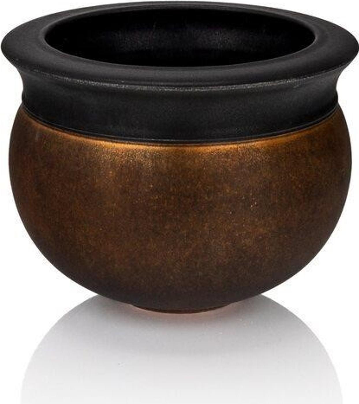 Cheri Sydor (1955) - A ceramic raku vase with bronze-like exterior and black rim