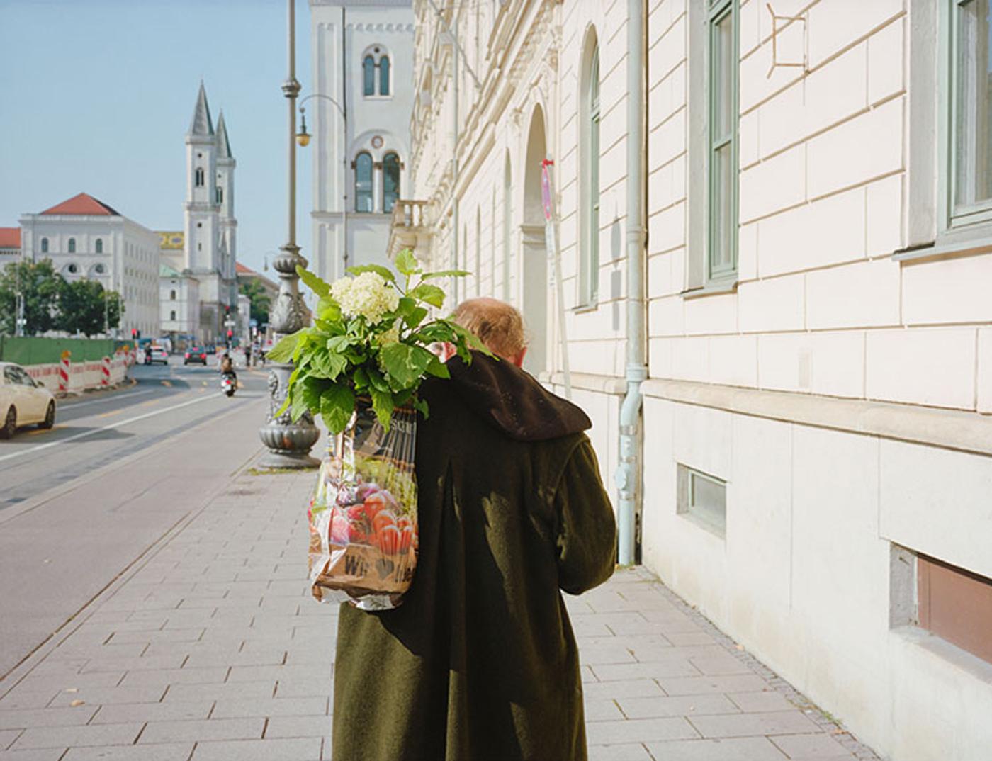 Stephen Waddell (1968) - Man with Flower