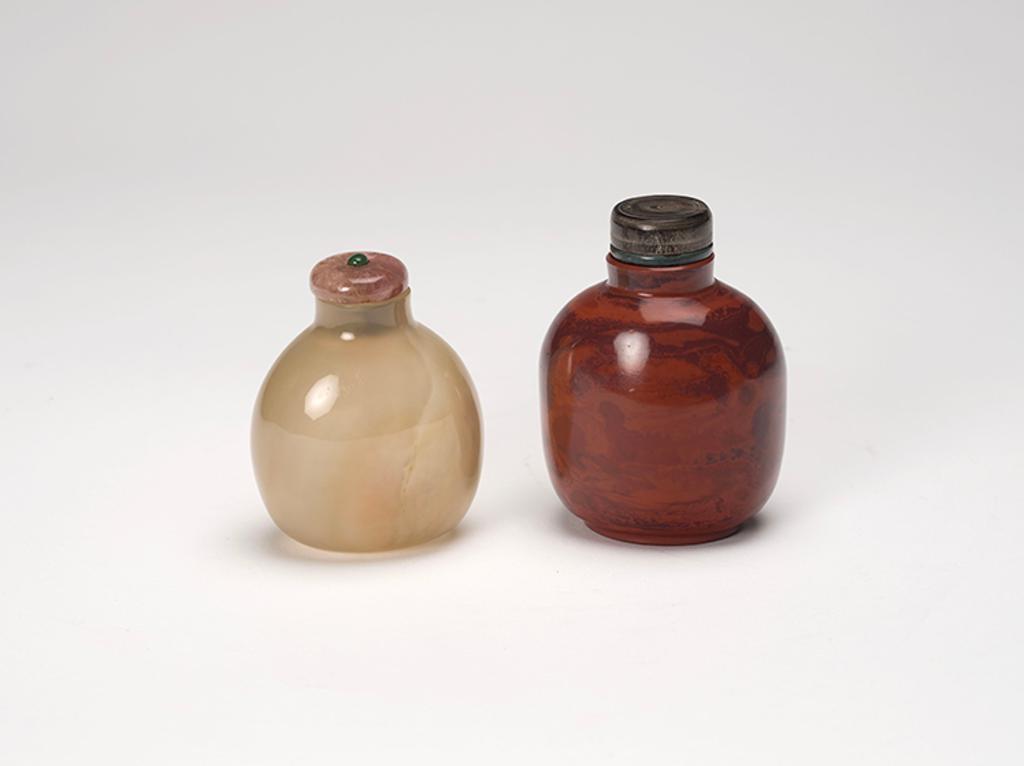 Chinese Art - A Chinese Agate and a Realgar Glass Snuff Bottle, 19th Century