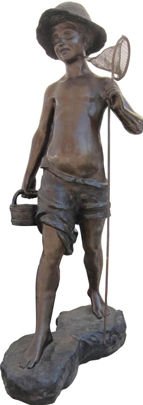 Giovanni de Martino (1870) - Bronze sculpture of a boy with a fishing net