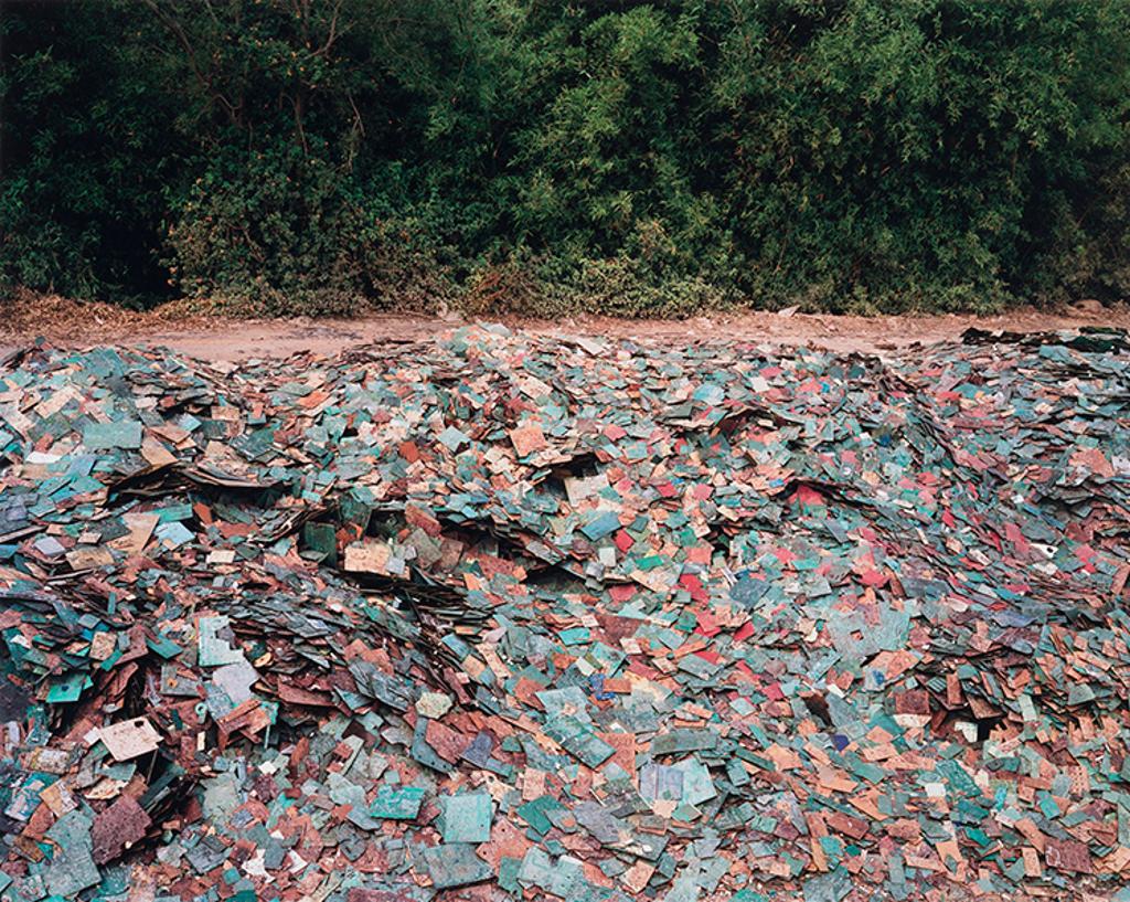 Edward Burtynsky (1955) - China Recycling #9, Circuit Boards, Guiyu, Guangdong Province, China