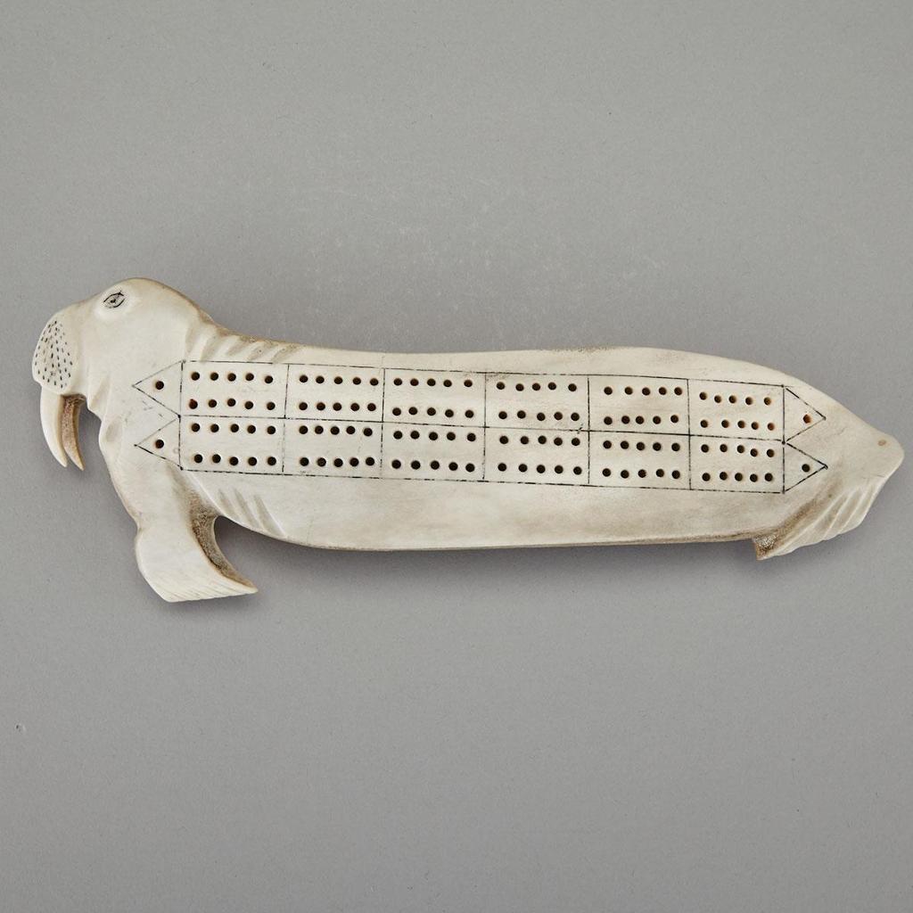 Jonah Oolayou (1920-1993) - Walrus Cribbage Board