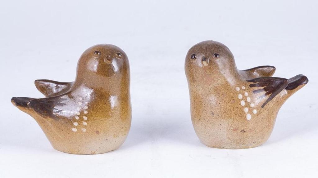 Tommy Kakinuma - a pair of brown glazed ceramic sparrows