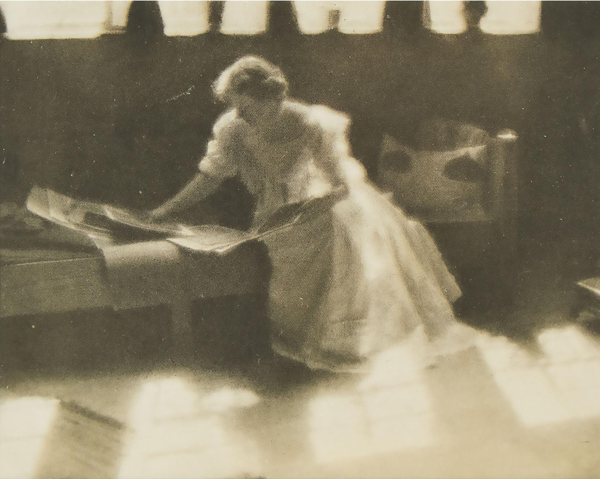 Clarence Hudson White - Woman Reading By The Window, Circa 1905