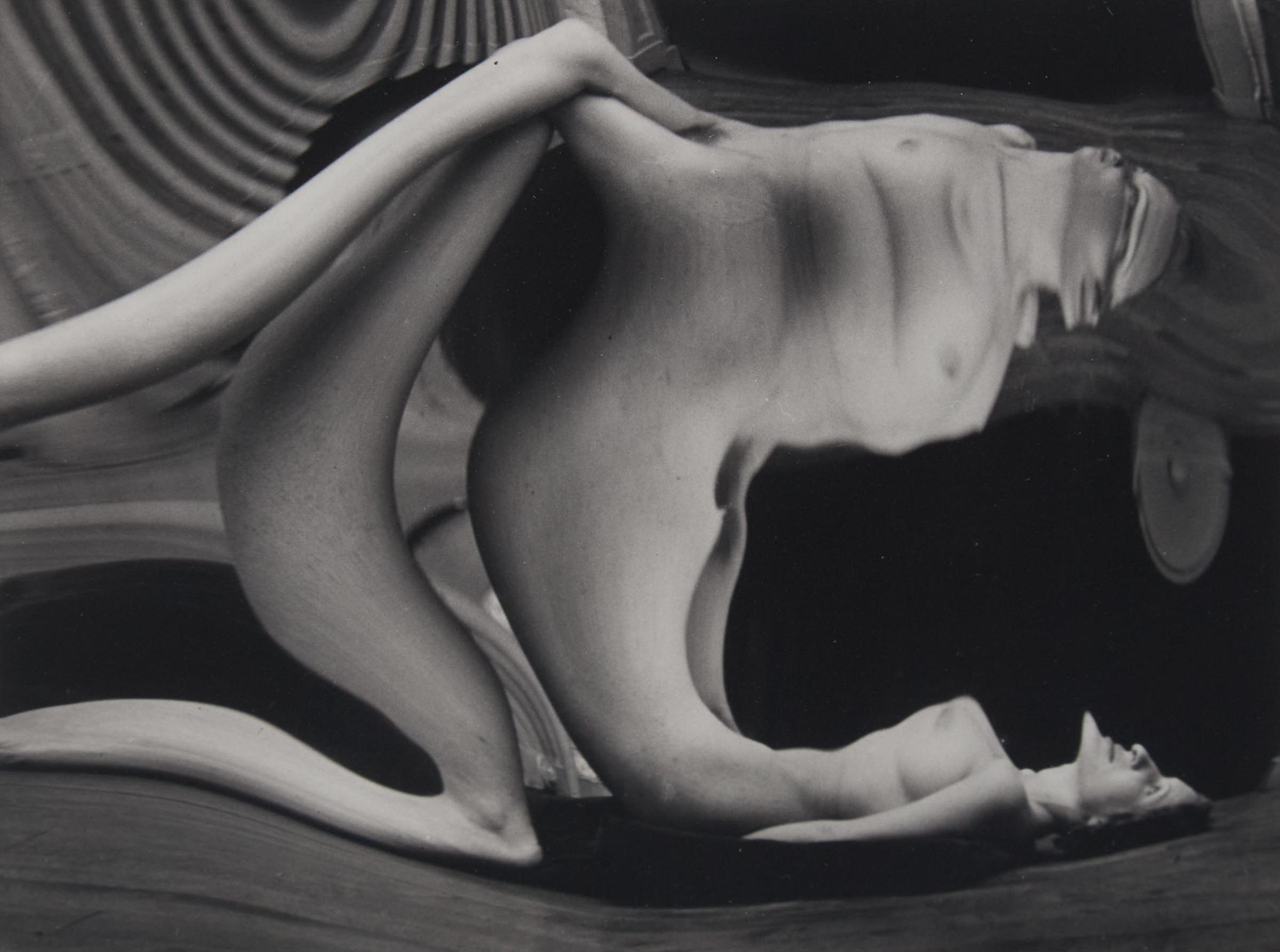 André Kertész (1894-1985) - Distortion #41, Paris, 1933