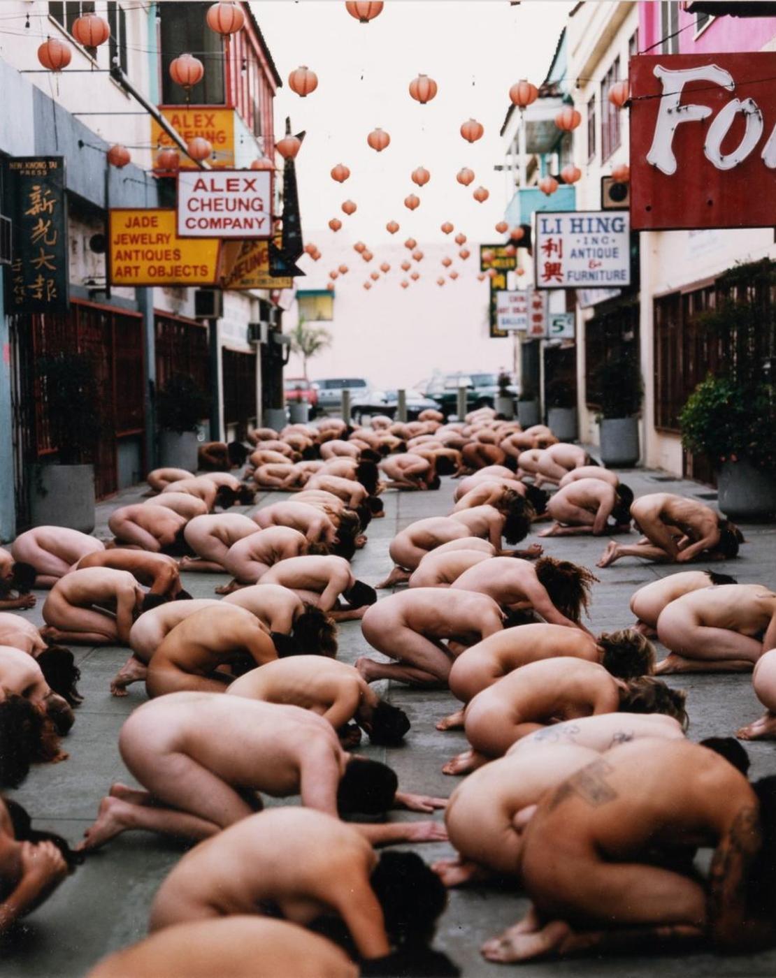 Spencer Tunick (1967) - Chinatown