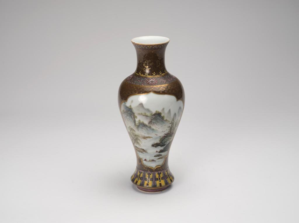 Chinese Art - A Chinese Famille Rose 'Landscape' Vase, Daoguang Mark, Republican Period