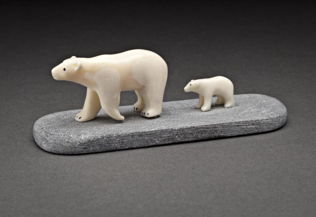 Augustin Anaittuq (1935-1992) - Polar Bear and Cub
