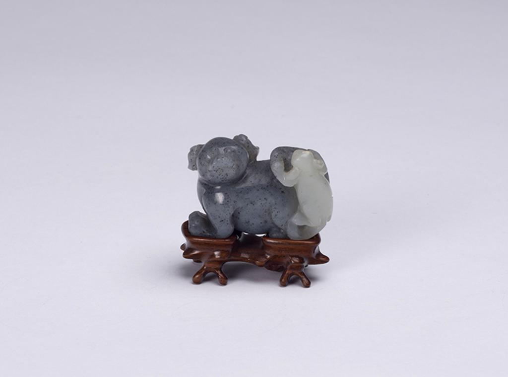 Chinese Art - A Chinese Mottled Black and White Jade Dog and Pup Group, 19th Century
