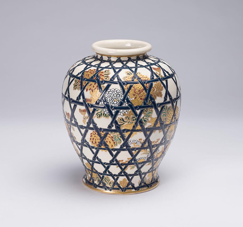 Japanese Art - Japanese Satsuma jar, signed Shochikuyama