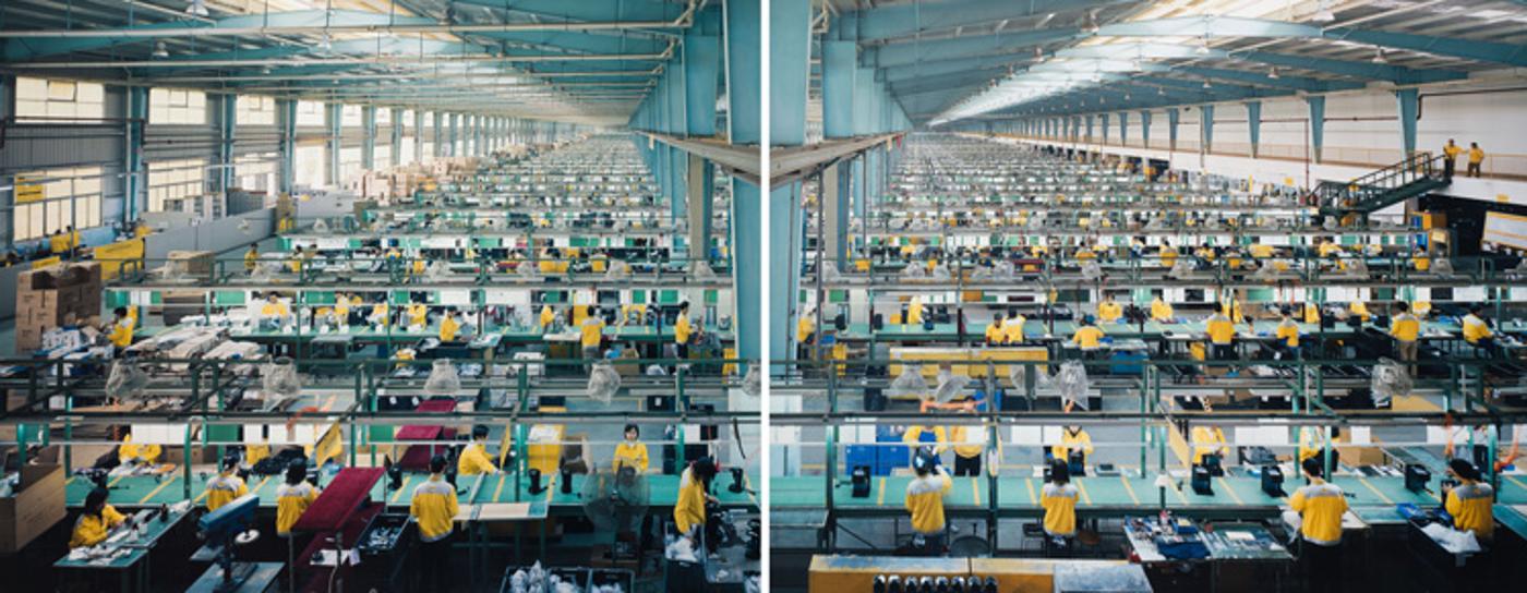 Edward Burtynsky (1955) - Manufacturing #10a & #10b, Cankun Factory, Xiamen City, China
