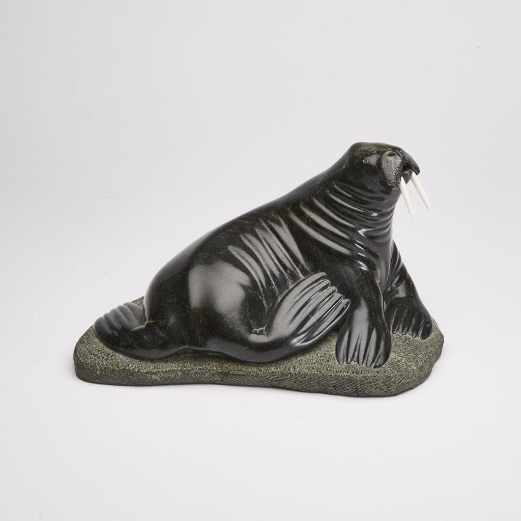 Lucassie Ikkidluak (1949) - Reclining Walrus