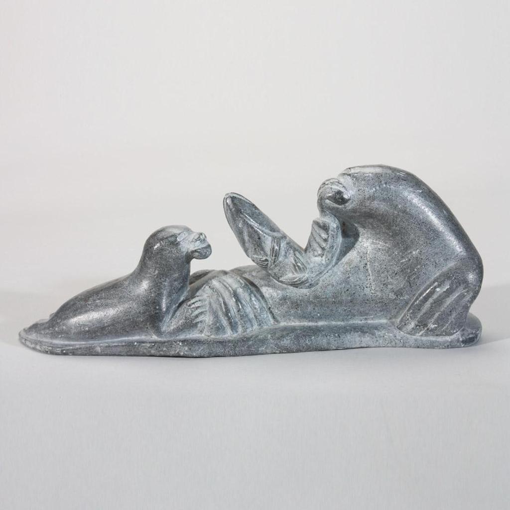 Makusikalla Aliqu Qullialu (1930-1989) - Seal Feeding Pup A Fish