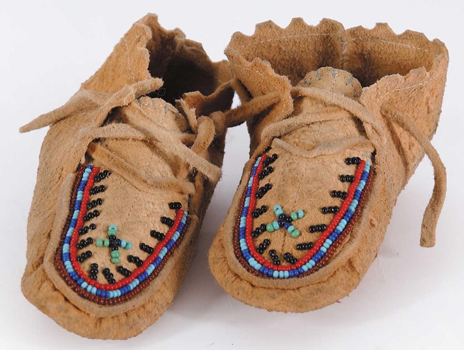 First Nations Basket School - Baby Moccasins with Bead Design