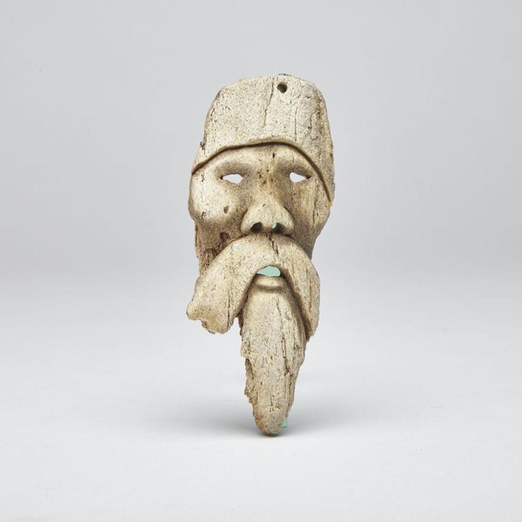 Silas Qayaqjuaq (1956) - Elder Face Pendant