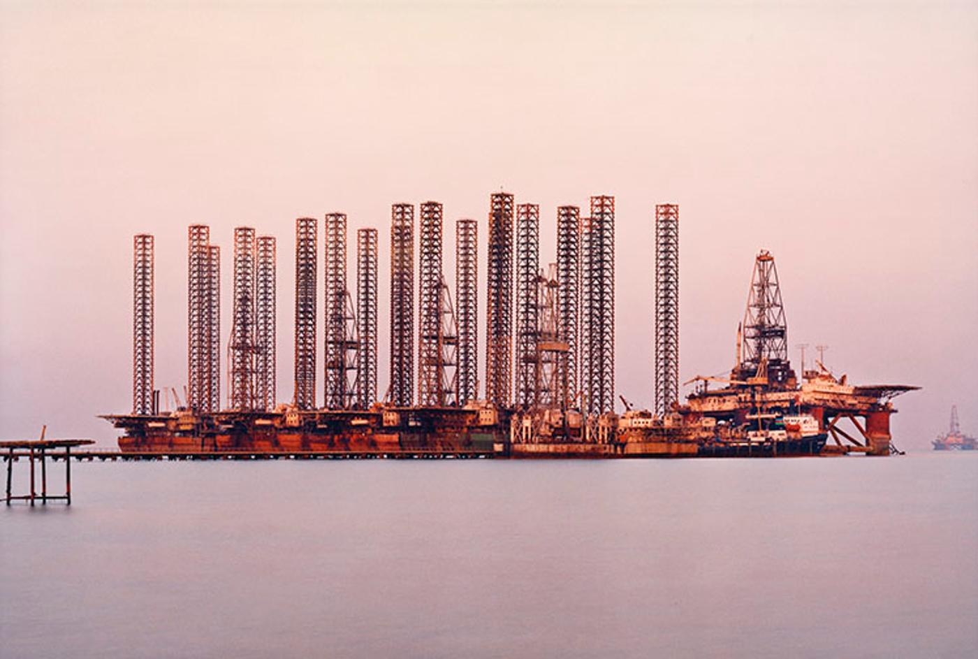 Edward Burtynsky (1955) - SOCAR Oil Fields #6, Baku, Azerbaijan