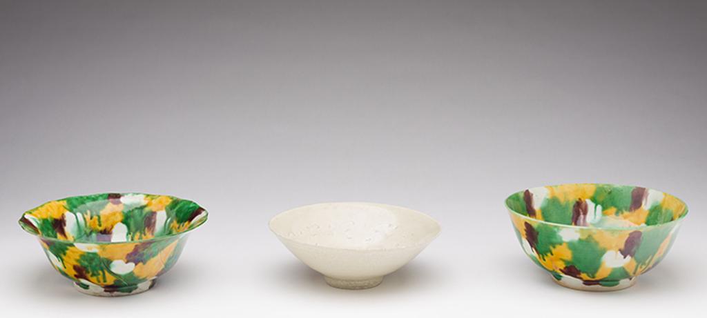 Chinese Art - Two Chinese Export ‘Spinach and Egg Yolk’ Porcelain Bowls, 19th Century