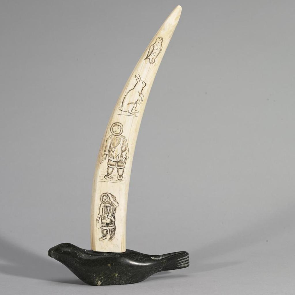 Mannumi Shaqu (1917-2000) - Etched Tusk With Seal Base  And Animal Detail