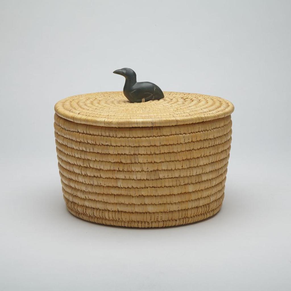 Lucy Weetaluktuk (1923) - Basket With Bird Knop