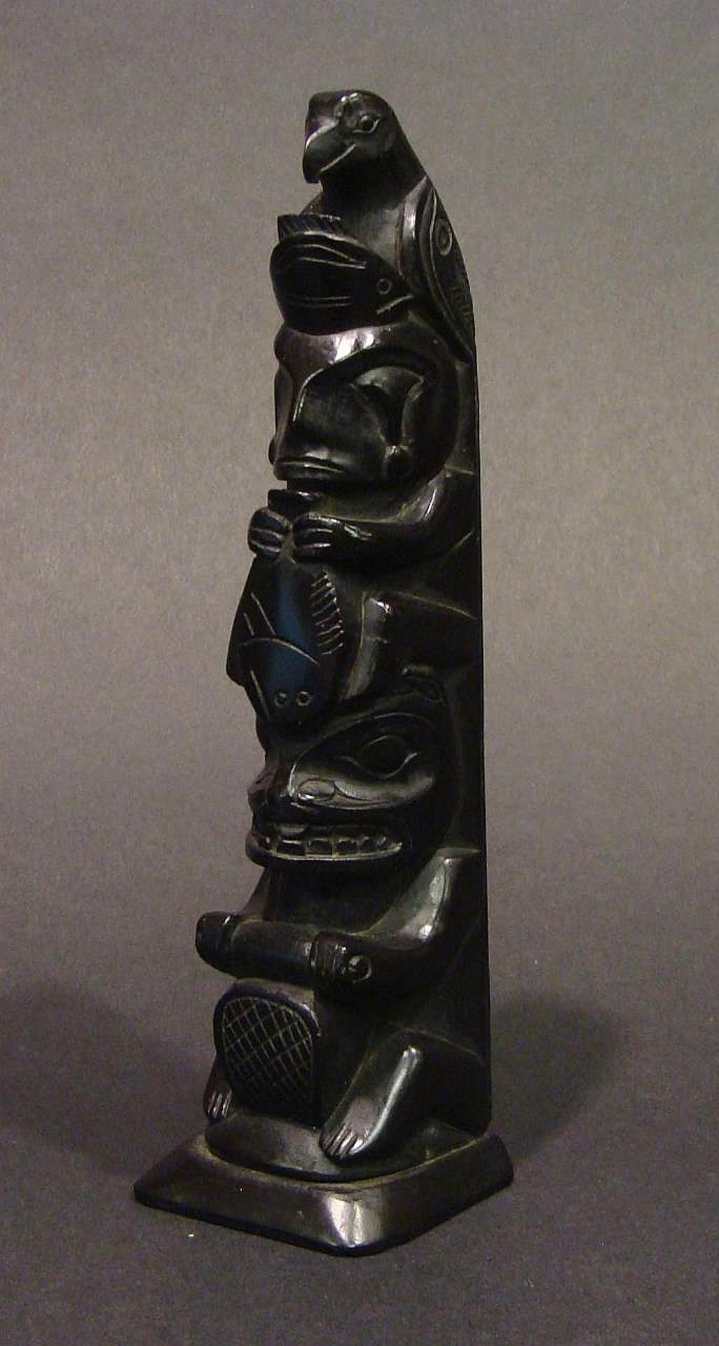 Robert Davidson and Sara Davidson (1946) - a carved argillite pole depicting Raven