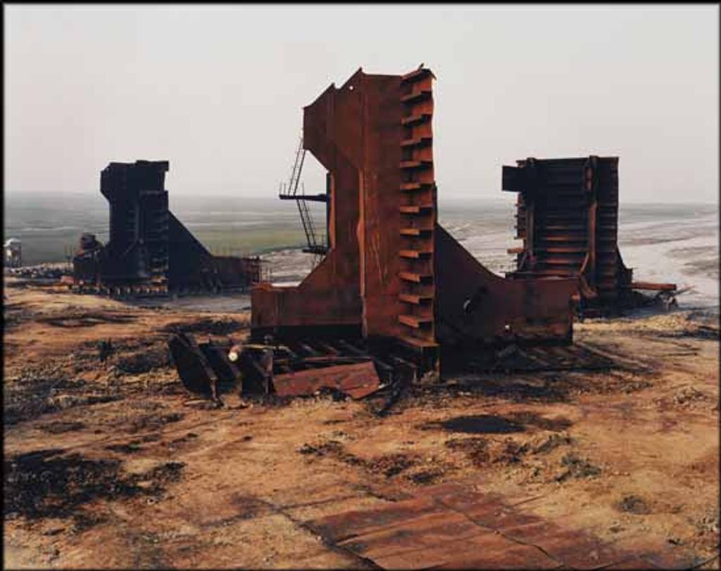 Edward Burtynsky (1955) - Shipbreaking #27, with Cutter, Chittagong, Bangladesh, 2001