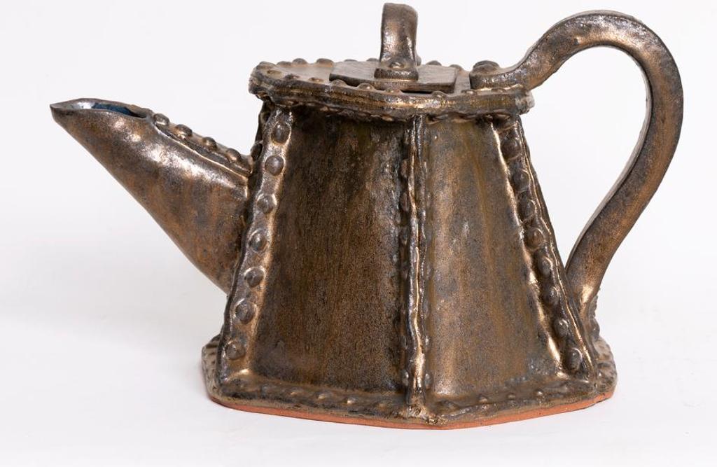 Laurie - Teapot with Rivet Motif