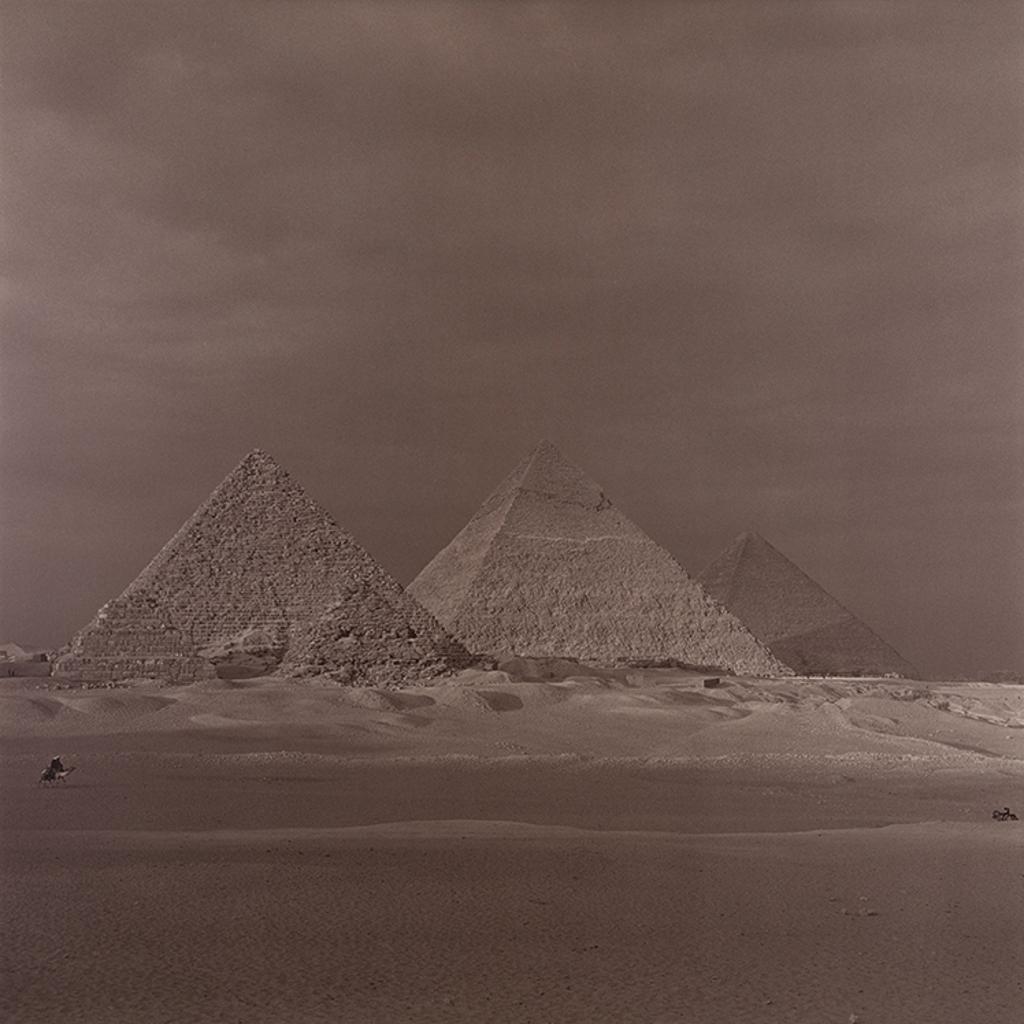Lynn Davis (1944) - Giza II, Dynasty IV