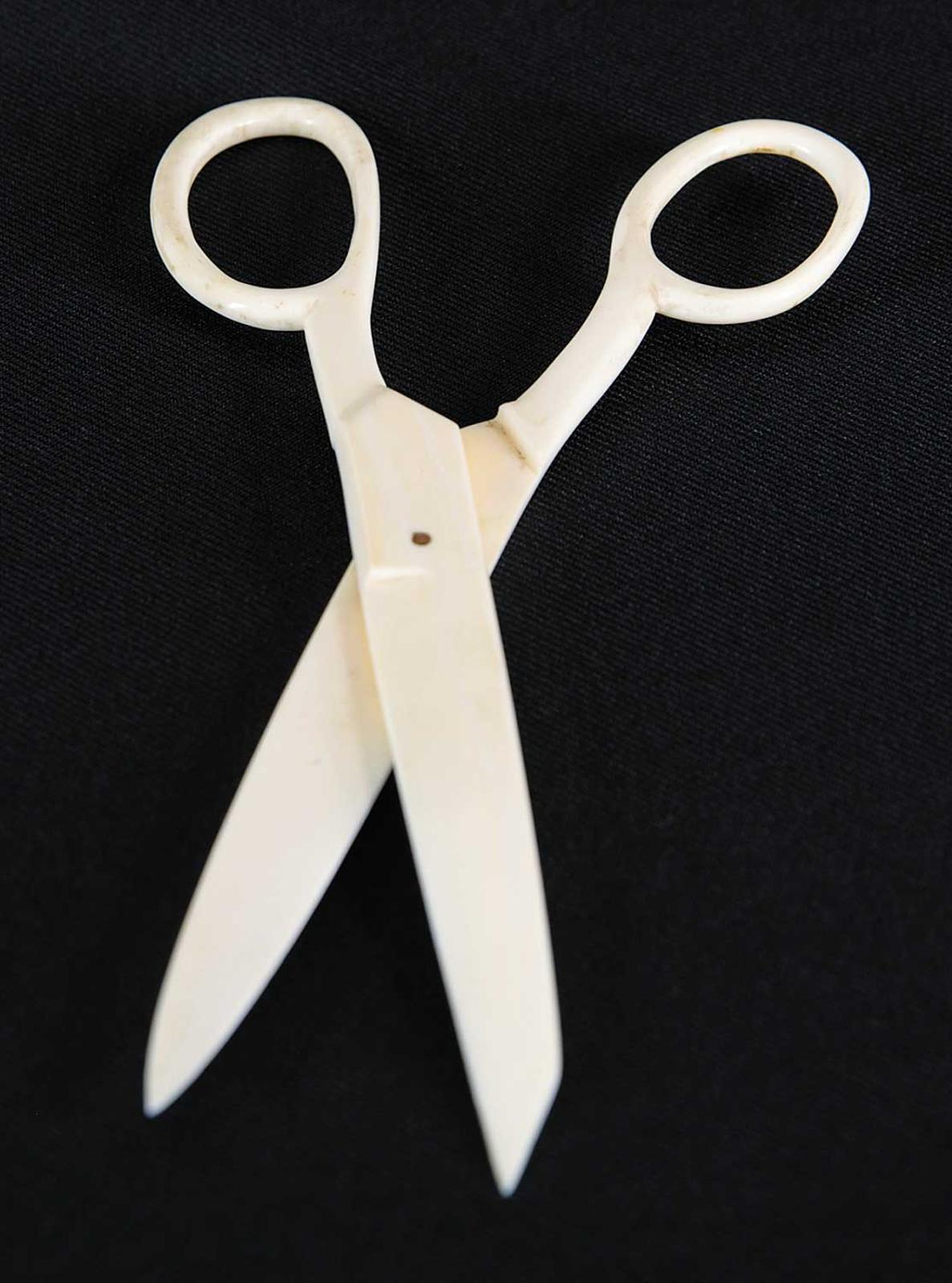 School [Barnabus Arnasungaaq] Inuit - Untitled - Scissors