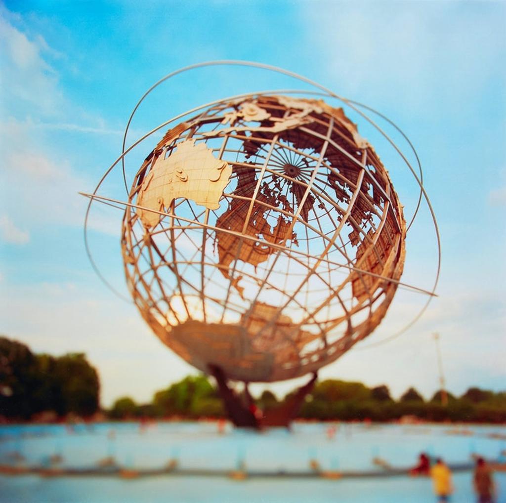 Toni Hafkenscheid (1959) - Brooklyn Sphere