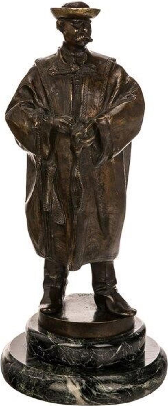 Kalman Beszedes (1832-1893) - Bronze statue on a stepped marble pedestal depicting a Hungarian man wearing traditional dress. Signed 'Kalman Beszedes' to base. Hungarian