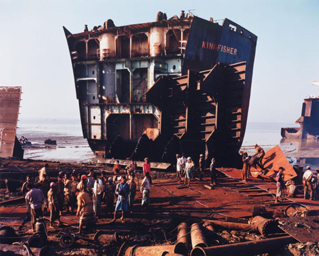 Edward Burtynsky (1955) - Shipbreaking #4, Chittagong, Bangladesh