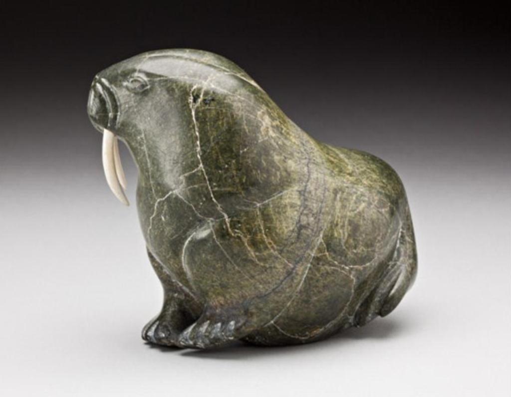 Osuitok Ipeelee (1923-2005) - Marbled green stone and ivory