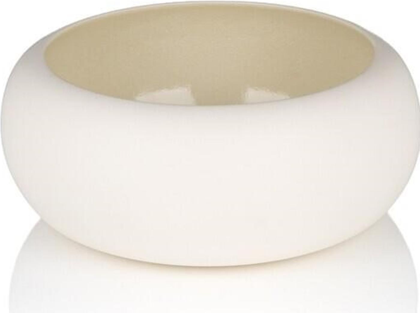 Ipek Kotan (1977) - A cream sculptural vessel with light interior crackle