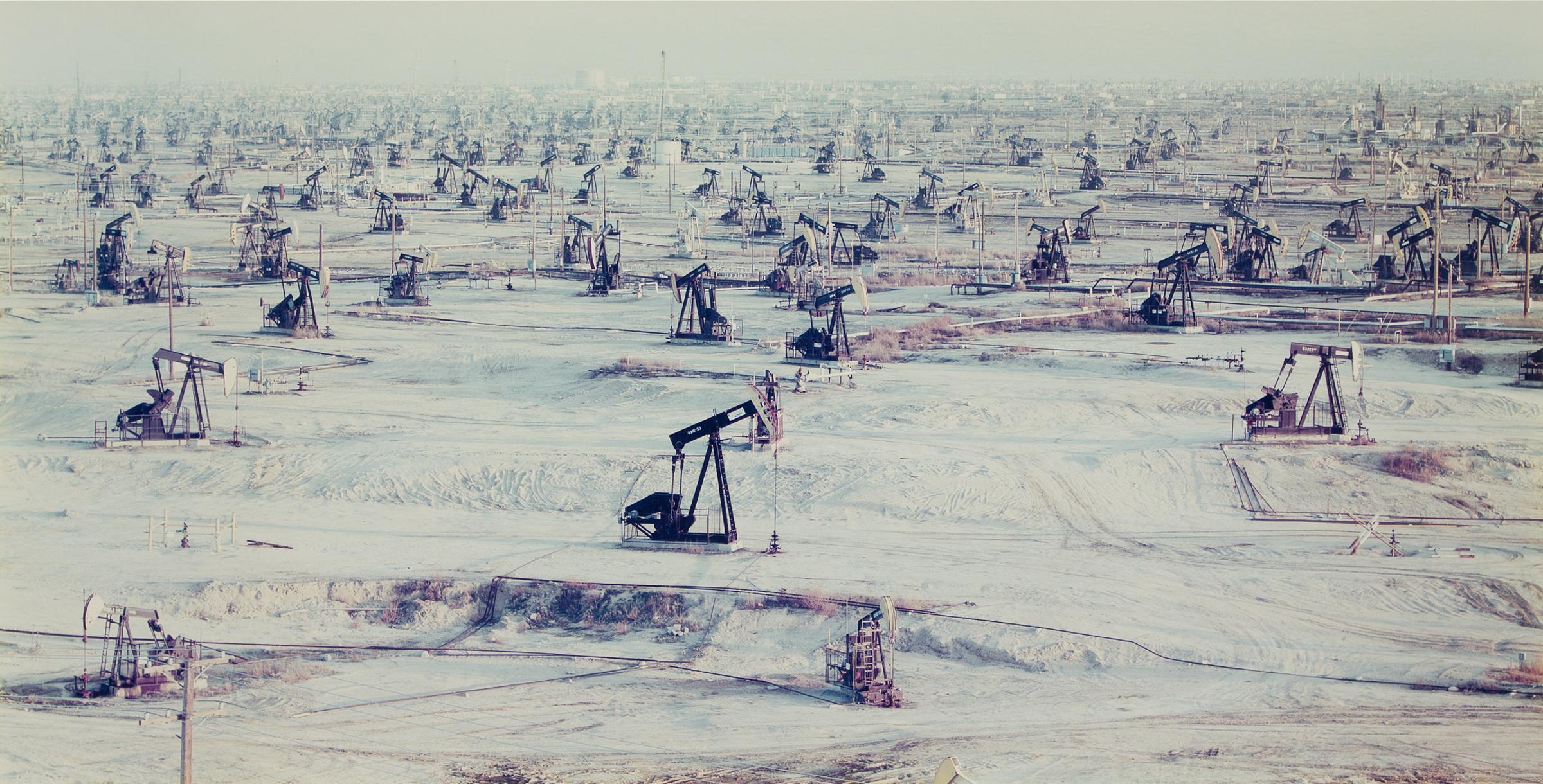 Edward Burtynsky (1955) - Oil Fields #1, Belridge, California, 2002