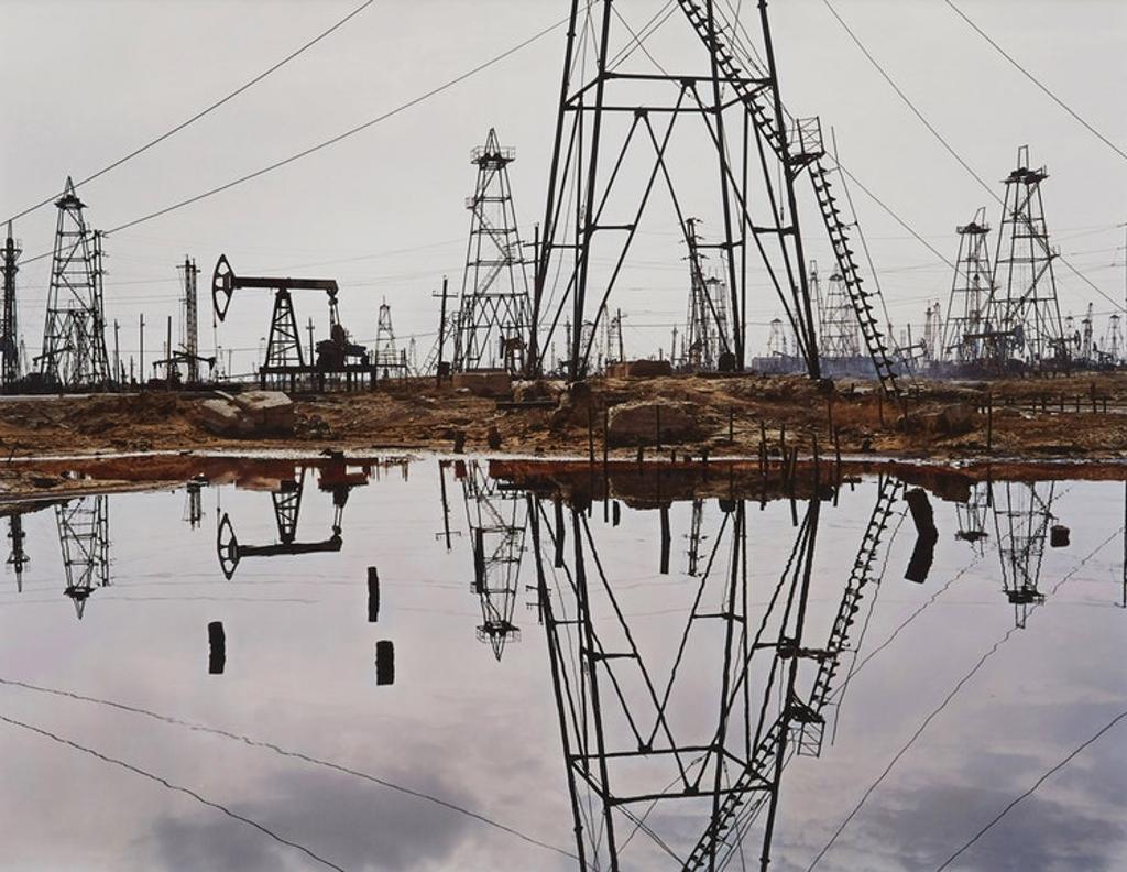 Edward Burtynsky (1955) - SOCAR Oil Fields #3, Baku, Azerbaijan 2006
