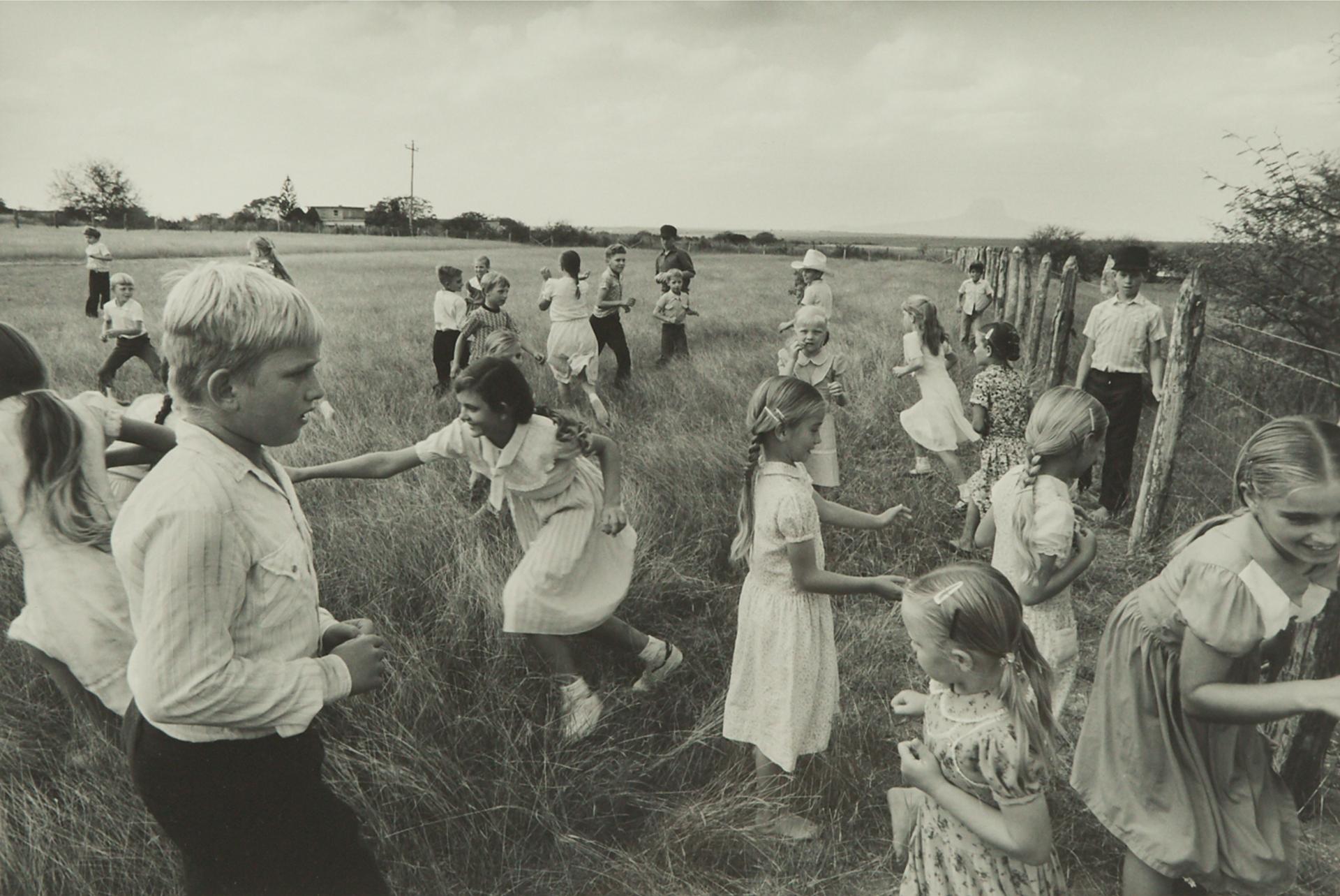 Larry Towell - Manuel Colony, Tamaulipas, Mexico [kids In Field], 1994