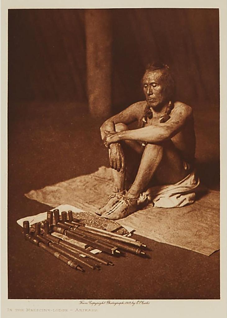 Edward Sherrif Curtis (1868-1952) - In The Medicine-Lodge - Arikara, 1908 (One Plate)