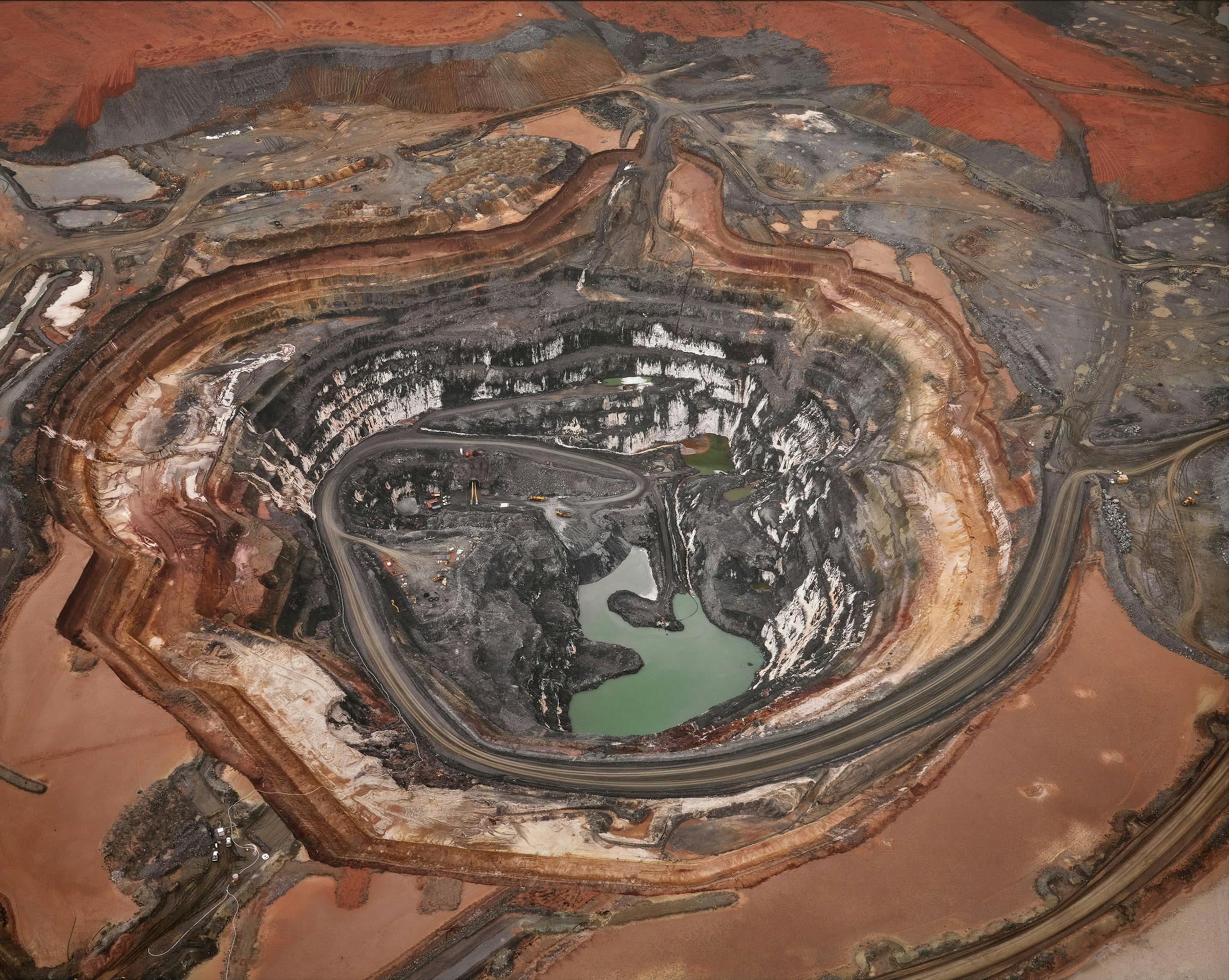 Edward Burtynsky (1955) - Silver Lake Operations #1, Lake Lefroy, Western Australia, 2007